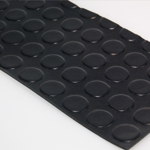 Pas wykładziny gumowej 25x120cm(0,25mb), gr.3mm, molet, metro, w kółka