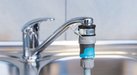 Przyłącze uniwersalne na kran z obejmą 15 - 19 mm Przyłącze uniwersalne na kran z obejmą 15 - 19 mm